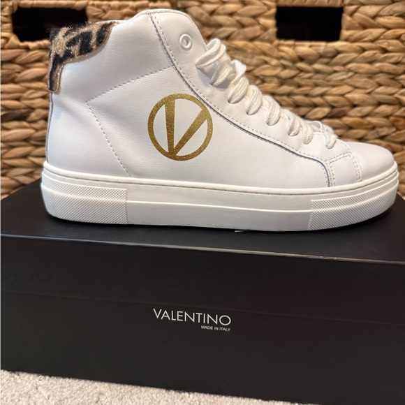 Valentino White and Gold High-Top Sneakers with Logo - Picture 2 of 10